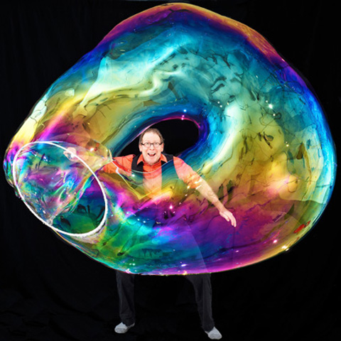 Louis Pearl Bubble Show Artist